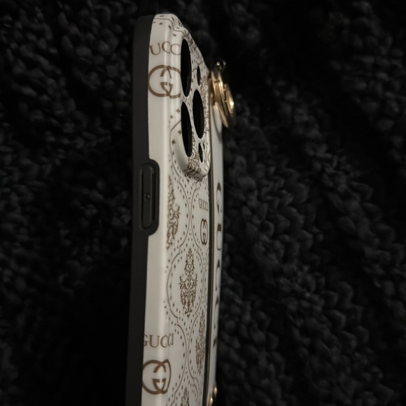 Designer inspired iPhone 15 pro case w/strap/kickstand - Picture 6 of 6